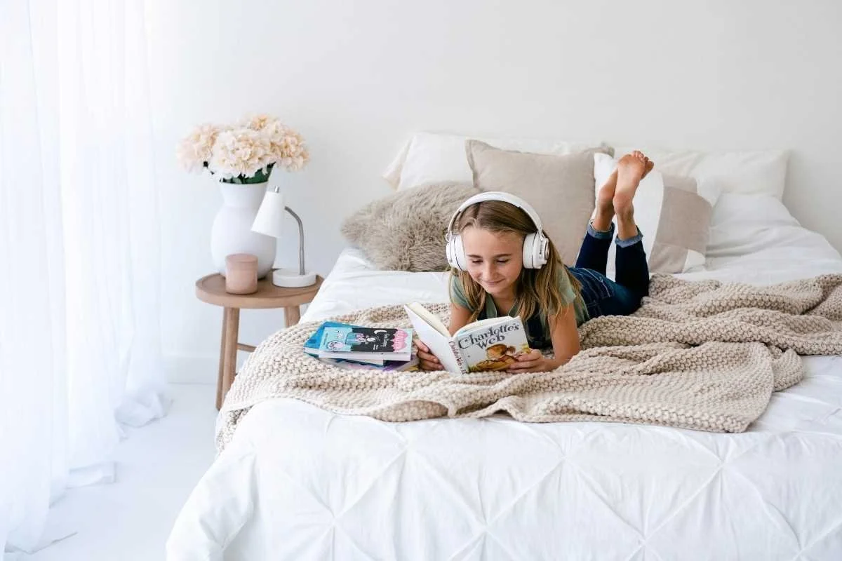 child independent learning at home