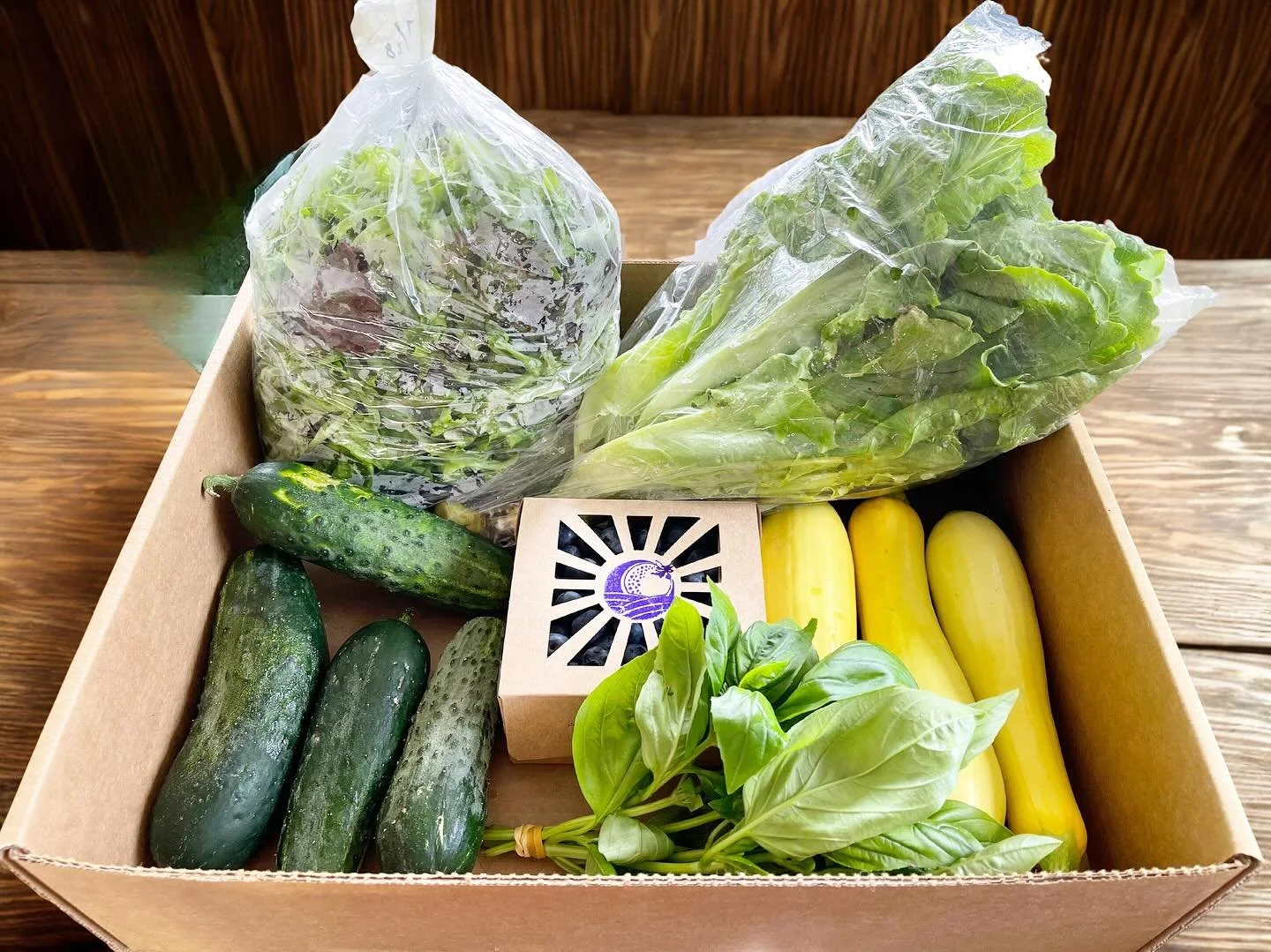 It&rsquo;s CSA day! Take a look at what was in this week&rsquo;s boxes. 👀 There are still slots open if you want one of these beauties next week 😋 

#csa #freshproduce #buylocal #supportlocalfarms #supportlocalfarmers #northeastkingdom #vermontbyve