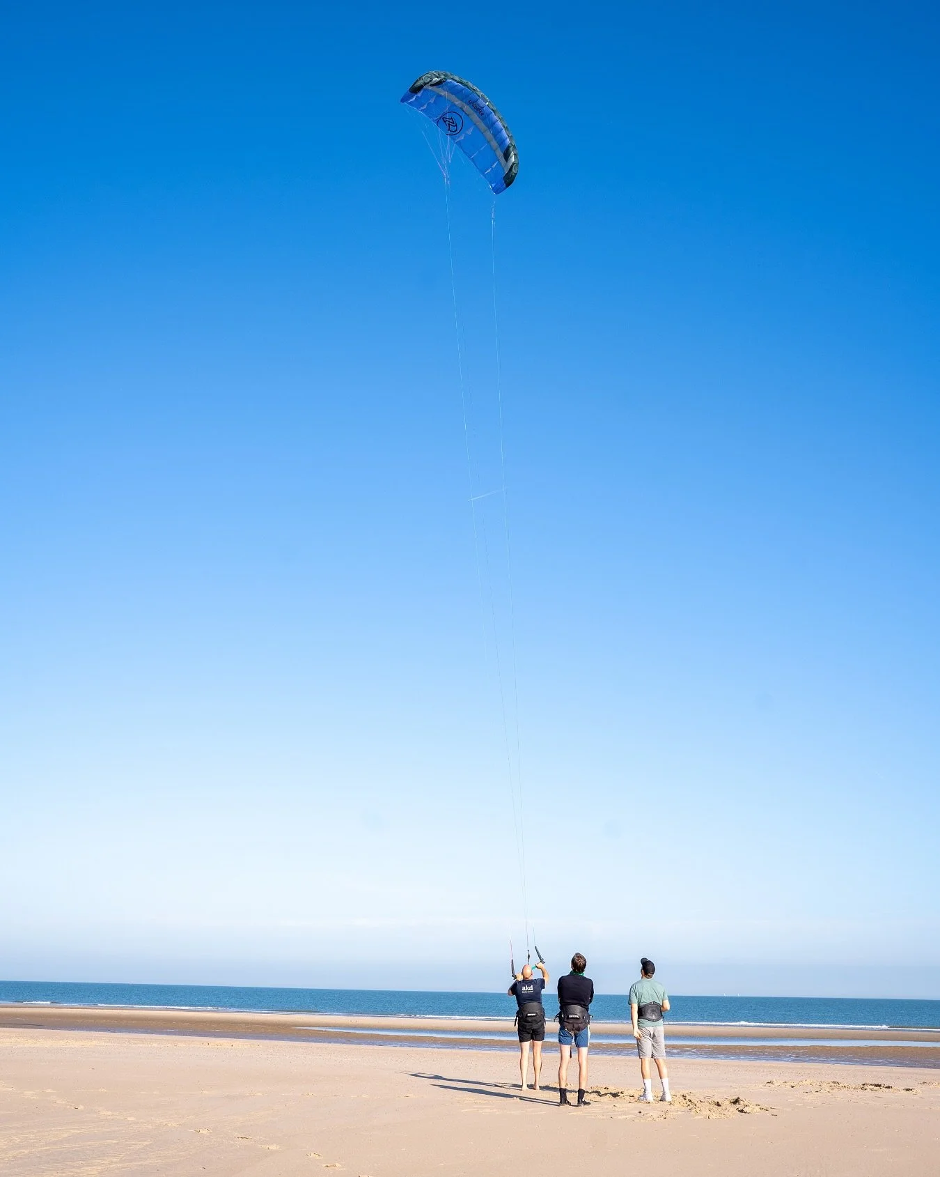 Een ontspannen dag met kiten &amp; wingen op de planning voordat de vergadering begint?

Deze week hadden wij AKD op bezoek tijdens een bedrijfsuitje en wij zorgde dat ze vol positieve energie weer de volgende meeting ingingen!

Wil jij voor 2026 ook