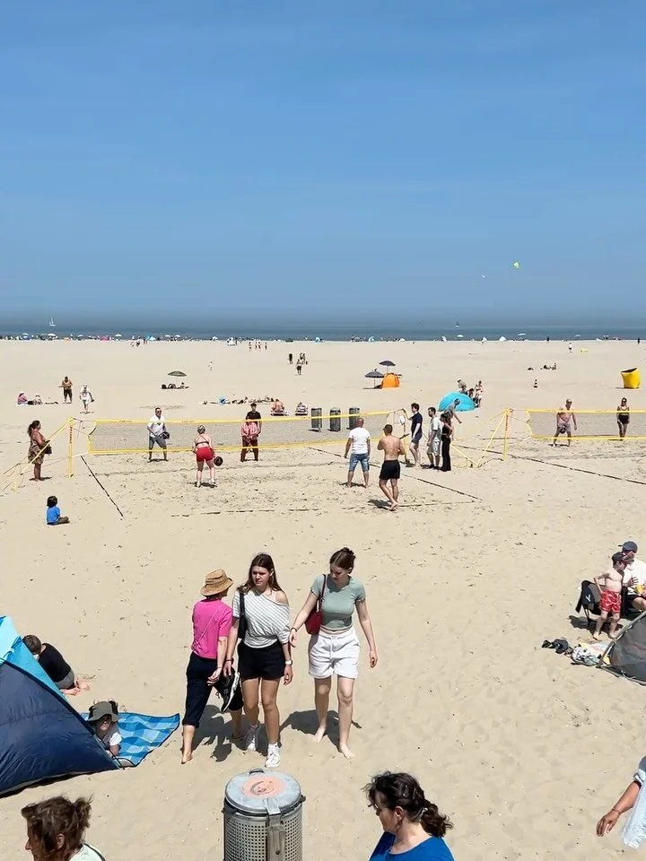 Achter de schermen in de maand mei ☀️
Wauw! Weeeer een fantastische maand, we dumpen onze favoriete beelden even bij jullie: 

1. Drukke zonnige weekenden volop activiteiten en strandgasten
2. Oefenen voor onze nieuwe kajak clinic 👀
3. Forever knuff