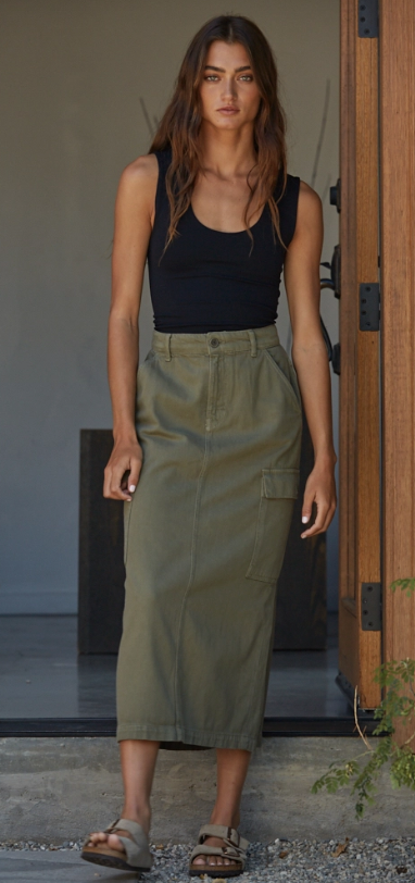 black tank.png