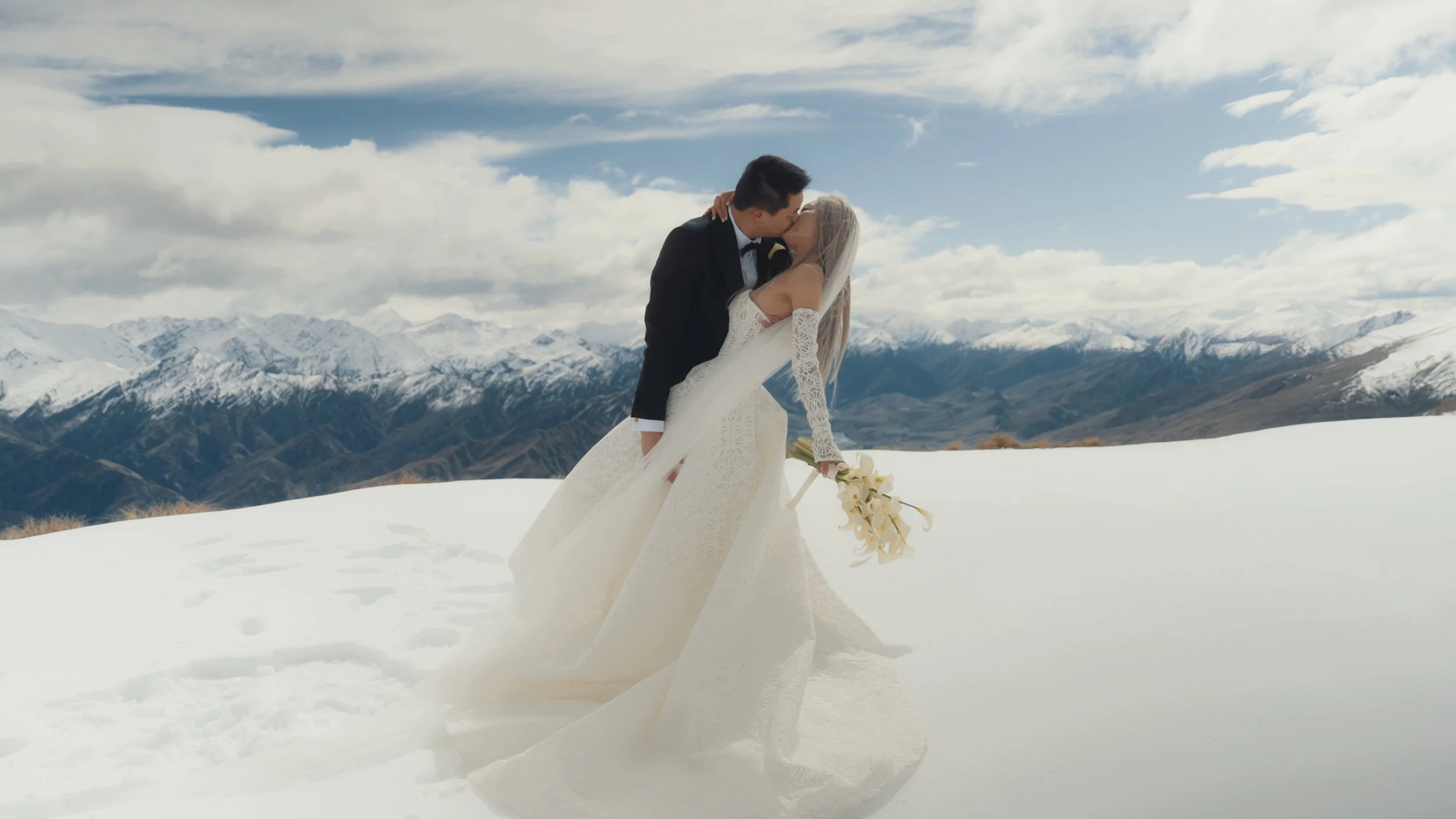 Jeanie&Jay Stills_1.71.1.jpg