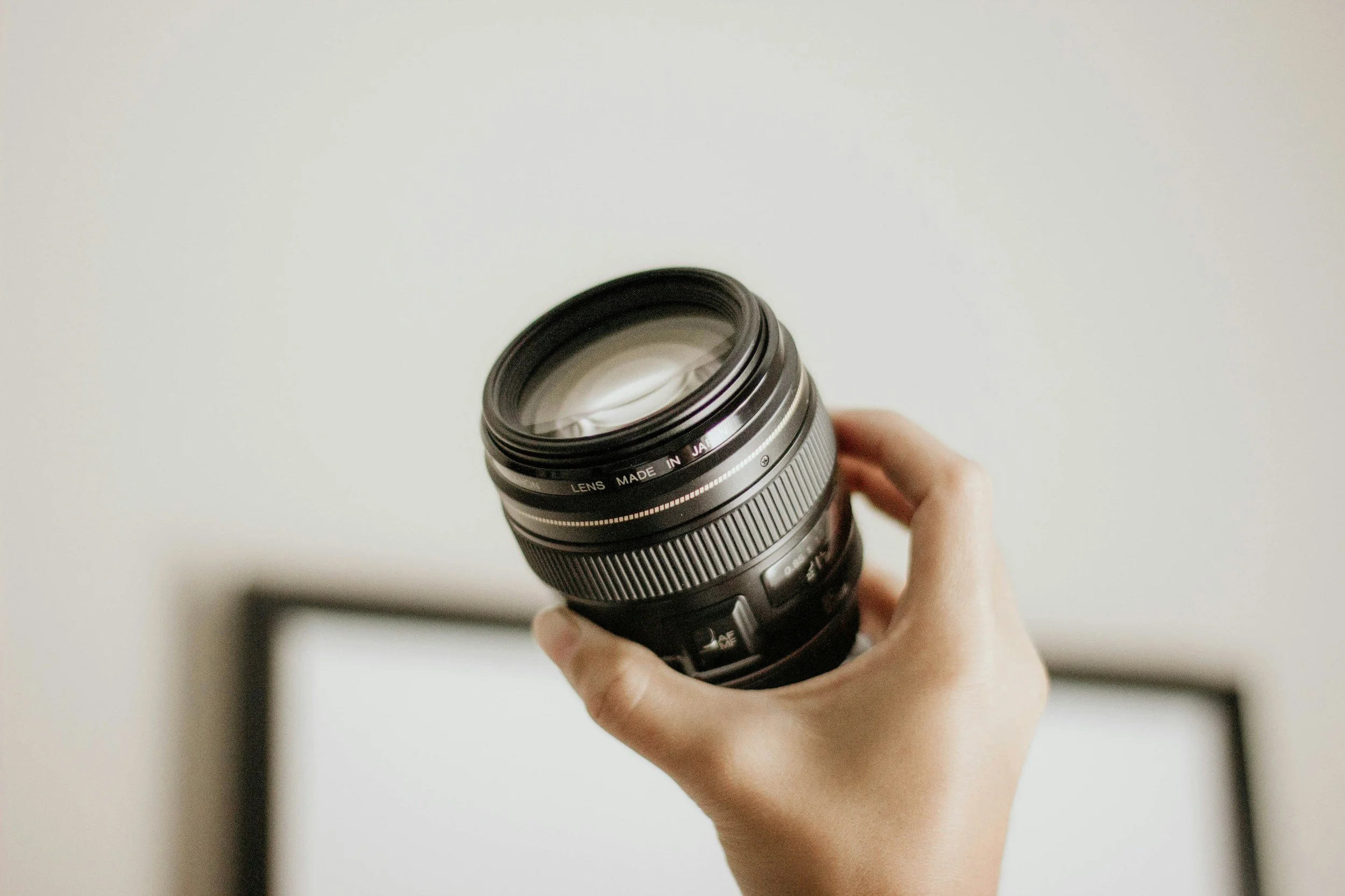 50mm vs 85mm – Which Portrait Lens is Best For You?