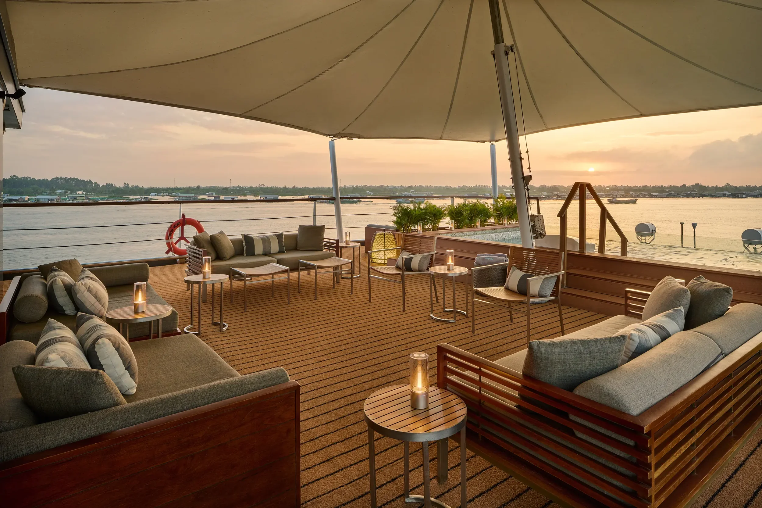 Aqua Mekong - Outdoor lounge and plunge pool - 01.jpg.webp