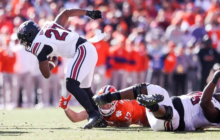 South Carolina Stuns Clemson 17-14, Seals Sixth Straight Win Behind LaNorris Sellers' Heroics