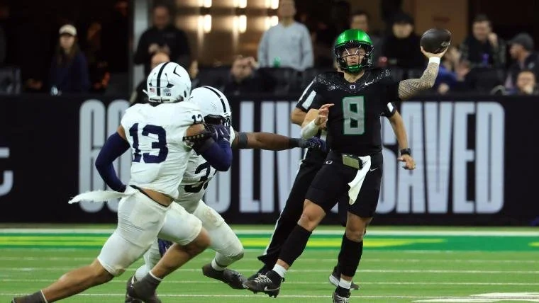 No. 1 Oregon Outlasts No. 3 Penn State 45-37 to Win Big Ten Championship