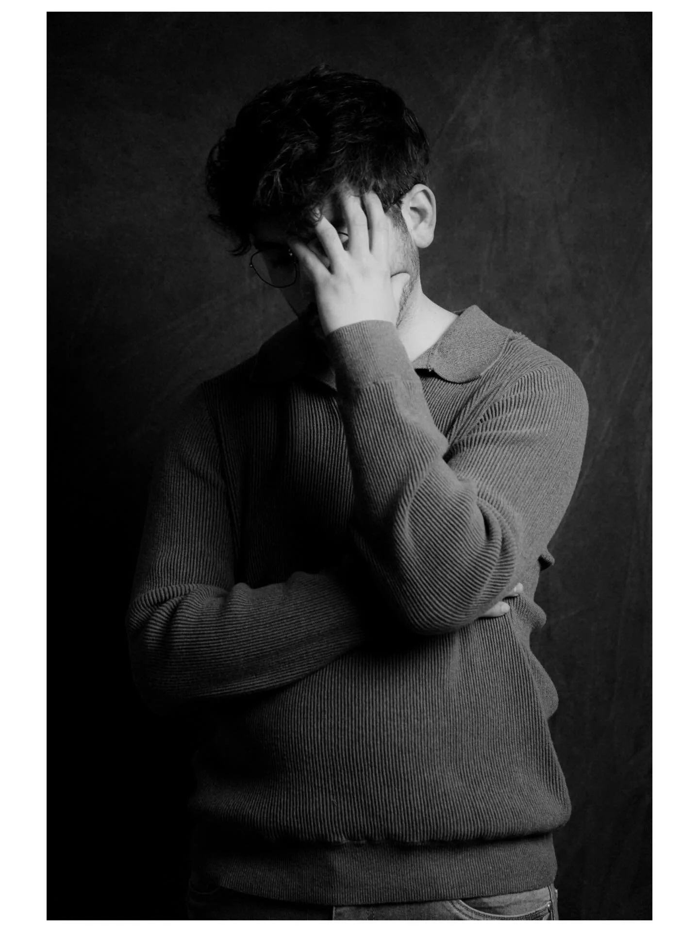 Self Portraits &bull; 31 
.
.
.
.
#monochrome #selfportrait #blackandwhite #portrait #photographer 
@sonyalpha