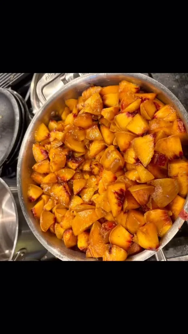 Just making the kids some peach cups for lunches! 🍑 There’s a few days during the week where we have a lot of running back to back and end up packing lunch. These will help mix things up when peaches aren’t in season this winter.
#peach