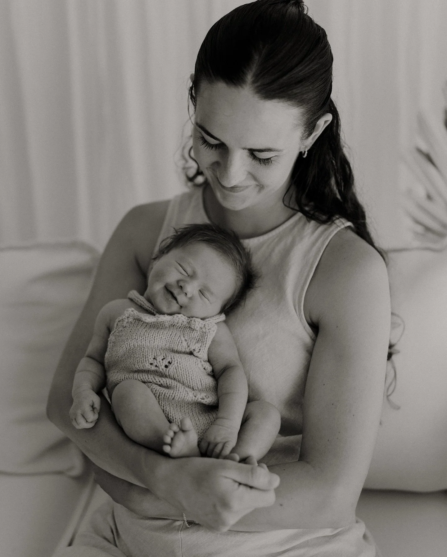 The bottle-them-up-so-you-never-forget-them moments 🍼✨ they change so quickly, so document them while you can 🤍🕊️

#perthnewbornphotographer #perthnewborn #perthnewbornphotography #perthnewborn #perthphotography #perthphotographer #newbornphotogra