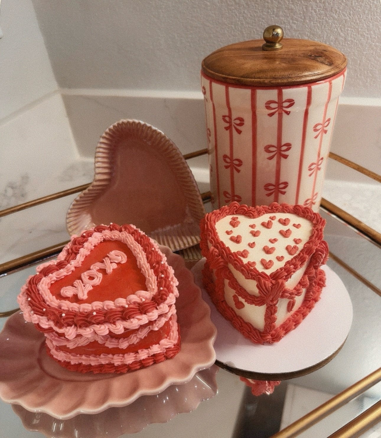 🎀!GIVEAWAY!🎀
1 Mini Valentine&rsquo;s Cake! 
&bull; Must be following 
&bull;Like
&bull;Comment 3 friends 
&bull;Post to your story for an extra entry! 

*Giveaway ends feb 12, 2026 at 11 pm*
*Winner will be announced February 13th*