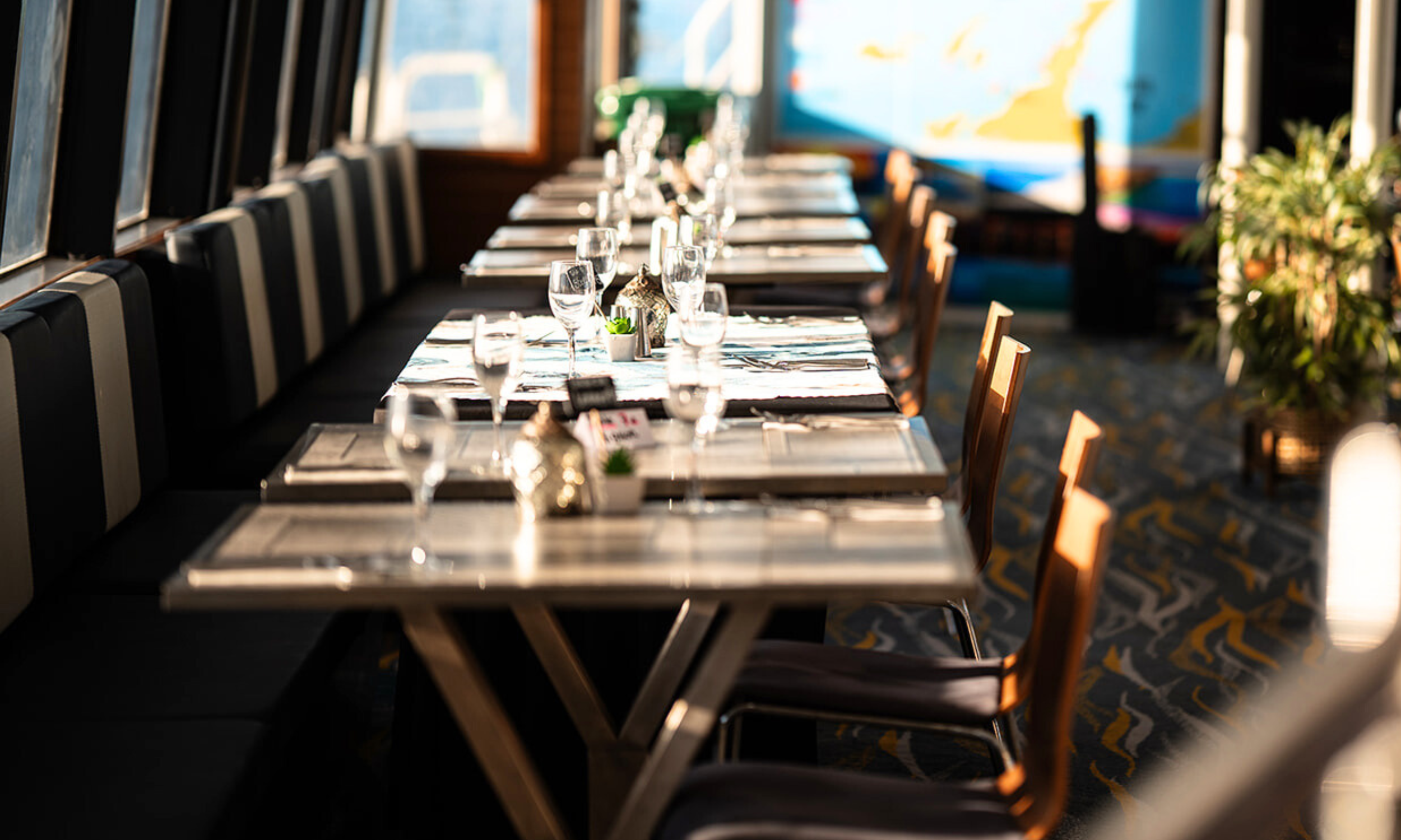MAIN DINING DECK - BLACK LABEL CRUISE PERTH CRUISE.png