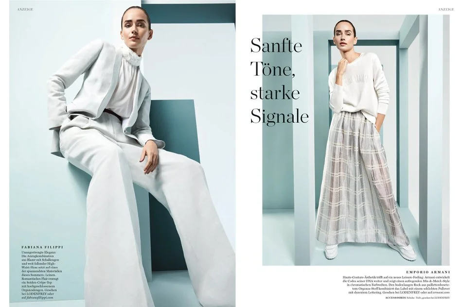 Lodenfrey High-End-Fashion Advertorial 2019 in ELLE: Doppelseite mit zwei Bildmotiven, Anzug von Fabiana Filippi und Pullover-Rock-Kombi von Armani, sanfte Töne und starke Signale, umgesetzt von imagespy.
