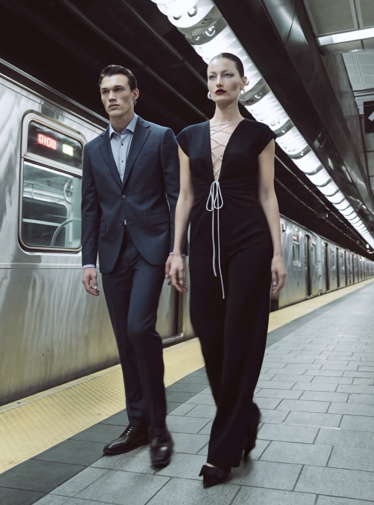 imagespy-ki-avatare-virtuelles-duo-ubahn-markenarchitektur.png