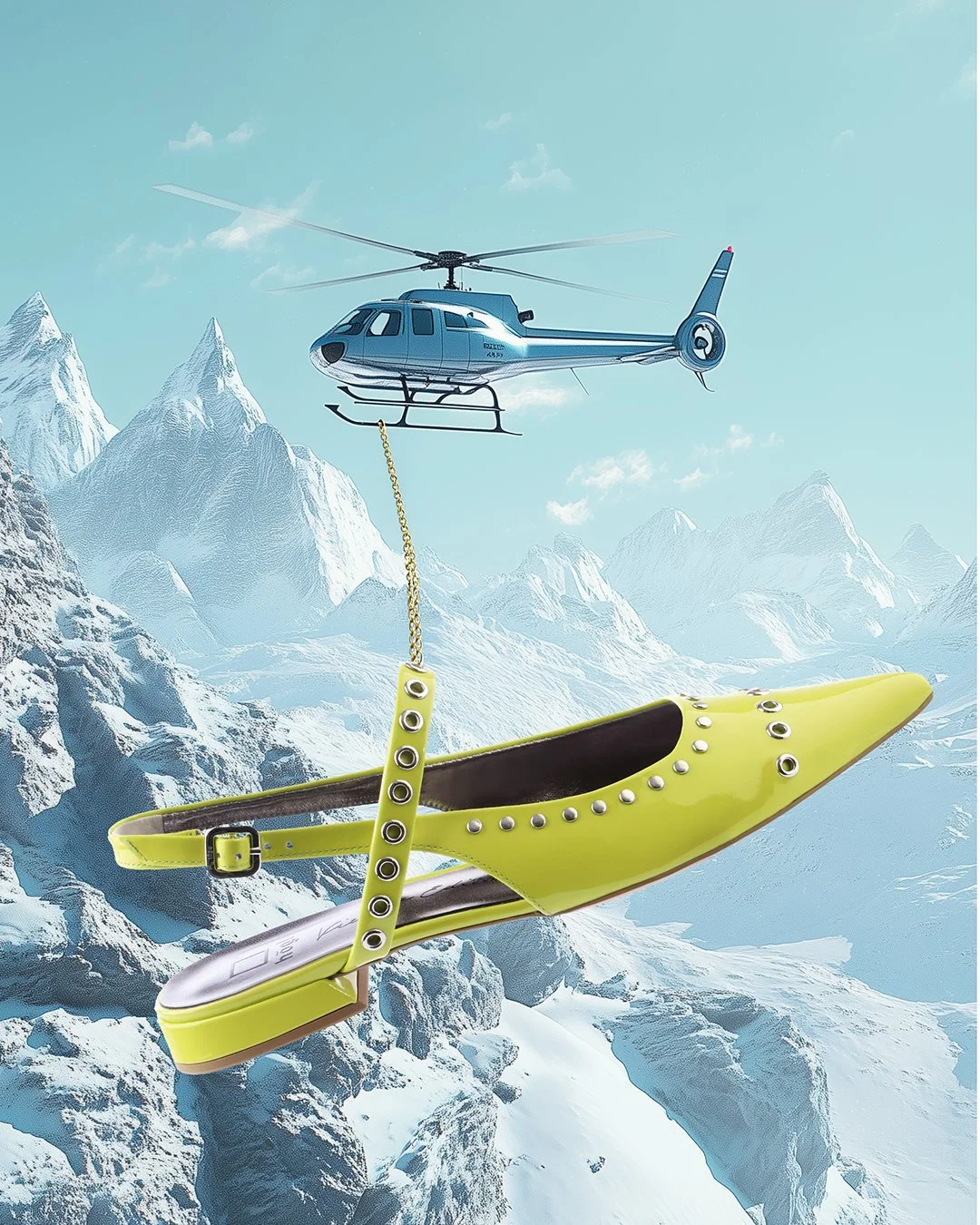 AI Art-Visual von imagespy mit Nani für HÖGL: grüner Slingpumps mit Nieten wird von Hubschrauber über verschneite Berge geflogen – surreale Produktinszenierung mit KI.