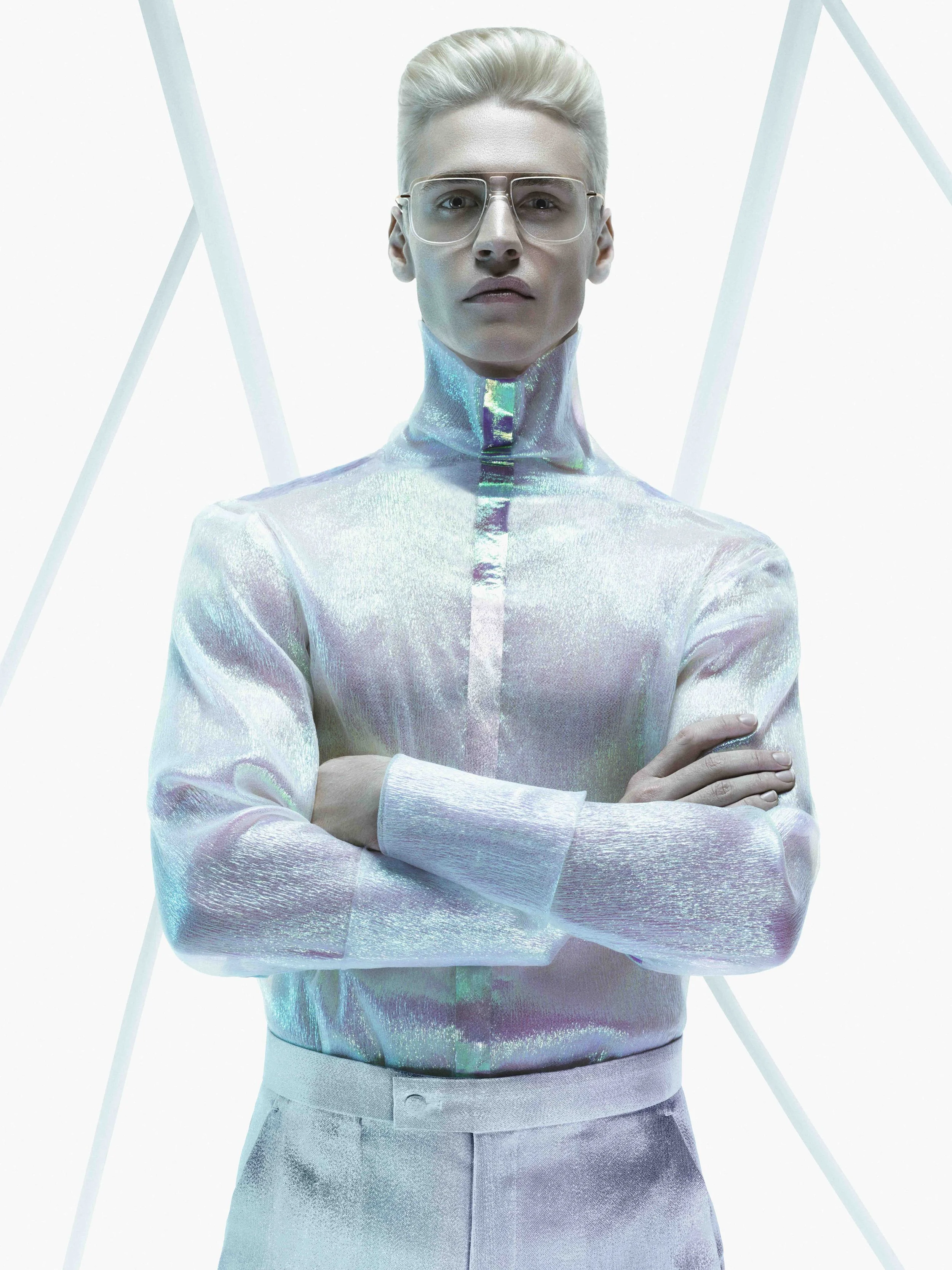 Mann mit Brille im weißen Hemd, Visual für Silhouette Special Edition TMA 2019, umgesetzt von imagespy.