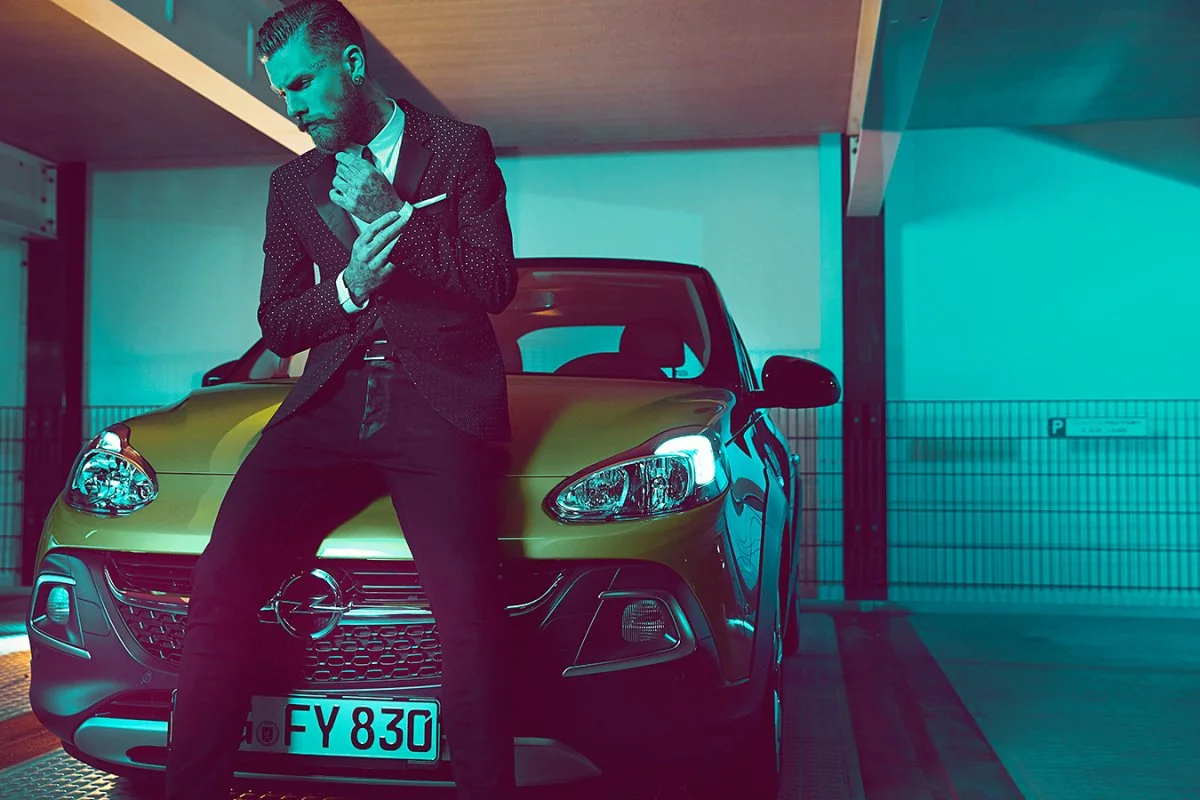 imagespy Case: Hochwertiges Fashion-Foto des goldfarbenen Opel Adam Rocks für die GQ. Authentische Markeninszenierung mit Fokus auf Lifestyle und urbanes Design.