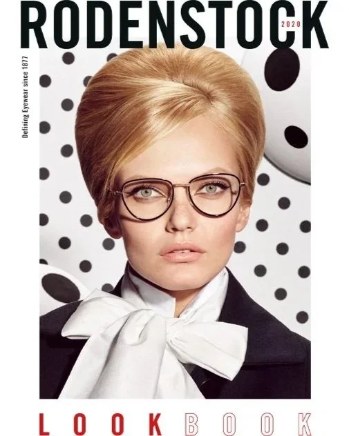 Cover des Rodenstock Lookbooks 2020 mit Frau in Brille und Fliege vor schwarz-weiß gepunktetem Hintergrund, umgesetzt von imagespy.