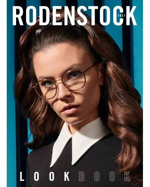 Cover des Rodenstock Lookbooks 2021 mit Frau in Brille und weißem Kragen vor blau-schwarzem Streifenhintergrund, umgesetzt von imagespy.