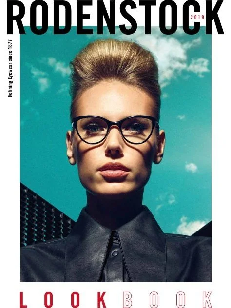 Cover des Rodenstock Lookbooks 2019 mit Frau in schwarzer Bluse und Rodenstock Brille vor blau-wolkigem Himmel, umgesetzt von imagespy.
