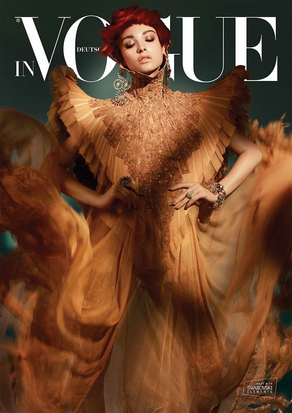 Frau im goldenen Kleid mit Swarovski Schmuckstücken, Motiv aus dem Swarovski-Kalender in der VOGUE 2012, kreativ inszeniert von imagespy.