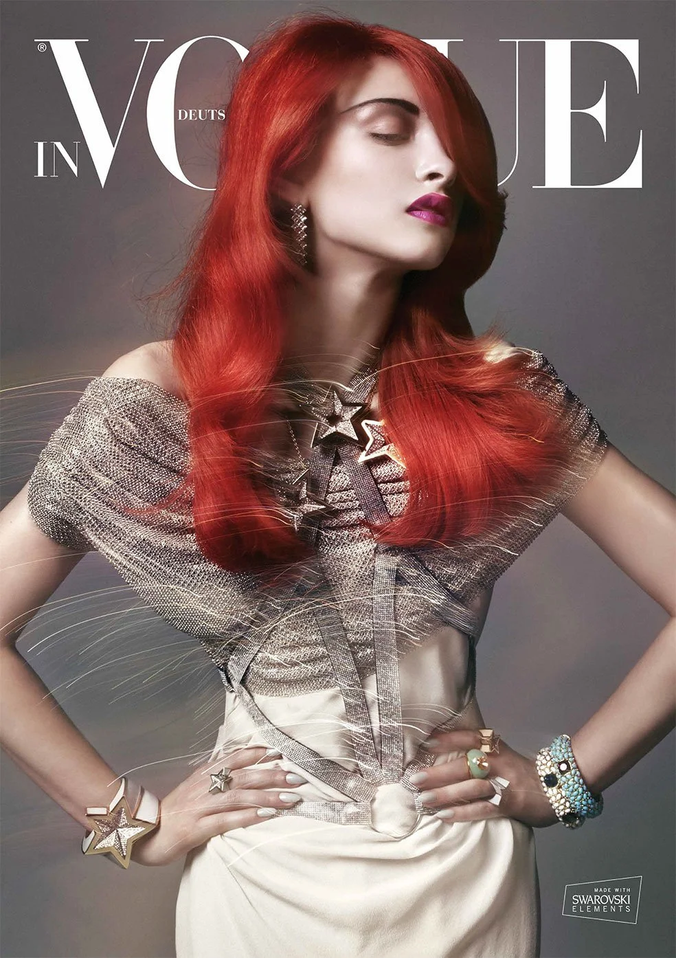 Rothaarige Frau mit luxuriösem Swarovski Schmuck mit Sternen auf dem VOGUE Cover 2012, kreativ inszeniert von imagespy.