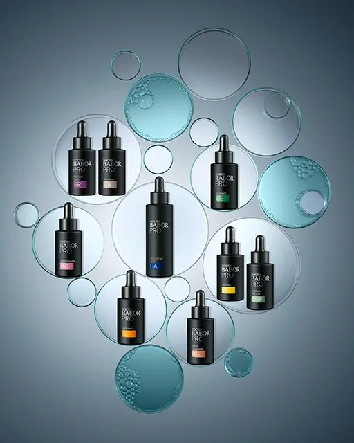 Luxuriöse Dr. Babor PRO Skincare Konzentrate in minimalistischer Inszenierung mit Glaselementen und Wassertropfen für professionelle Hautpflege, umgesetzt von imagespy