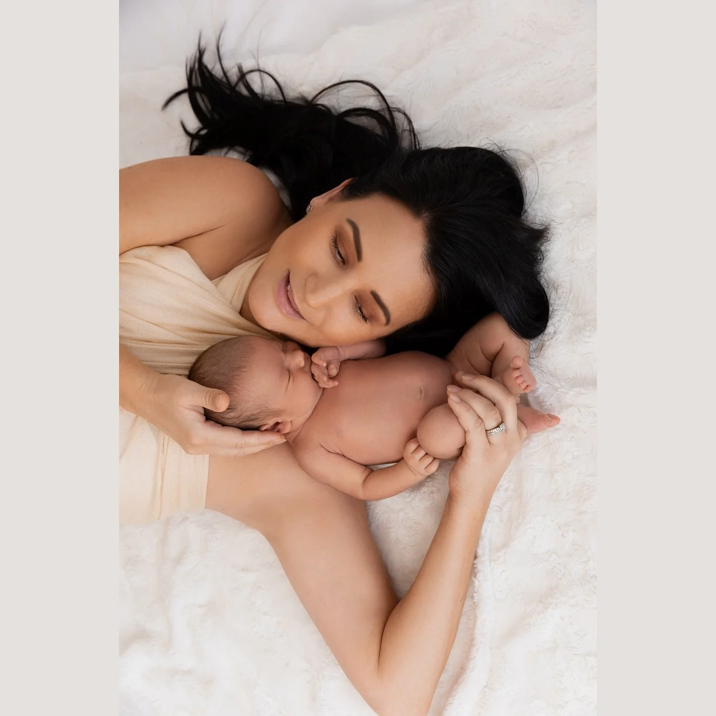 It&rsquo;s so beautiful to see a family grow. 
Emma has had maternity, newborn and family photos done with me. 
Here&rsquo;s a few of my favourites of baby Mariah, Micah, Emma + Shane. ❤️