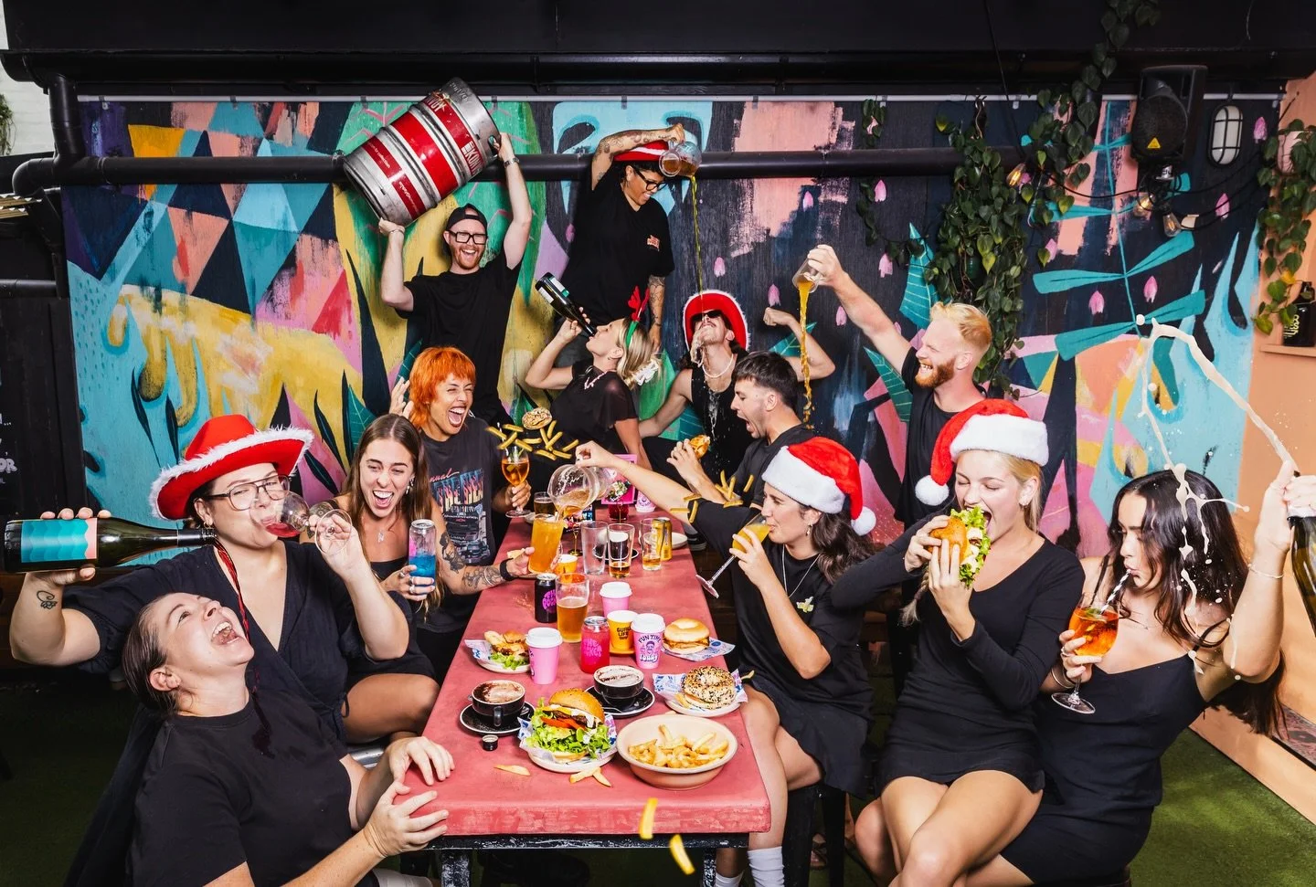 𝙒𝒆 𝒔𝙪𝒓𝙫𝒊𝙫𝒆𝙙 𝙩𝒉𝙚 𝙮𝒆𝙖𝒓, 𝙣𝒐𝙬 𝙥𝒂𝙨𝒔 𝒕𝙝𝒆 𝒇𝙧𝒊𝙚𝒔! 

End of year energy looks a lot like this! 🍻 🍹 🍔 🍟 

This is what happens when you mix a bloody great team, good food, cold drinks and fun vibes! 

We love seeing local te