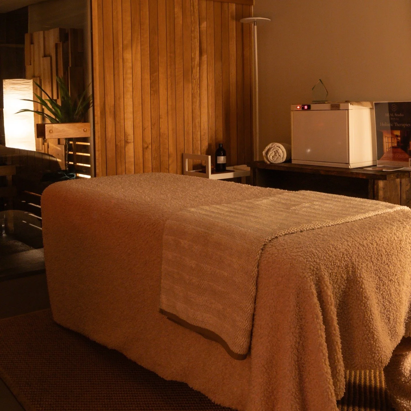 ✨ Where healing happens ✨

Our treatment room at Heal Studio &ndash; a sanctuary of warmth, wellness, and restoration. From therapeutic massage on our treatment table to our Finnish sauna (available for group bookings), every element is designed for 