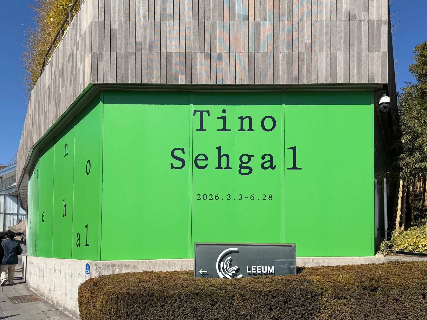 Tino sehgal: Enter the situation