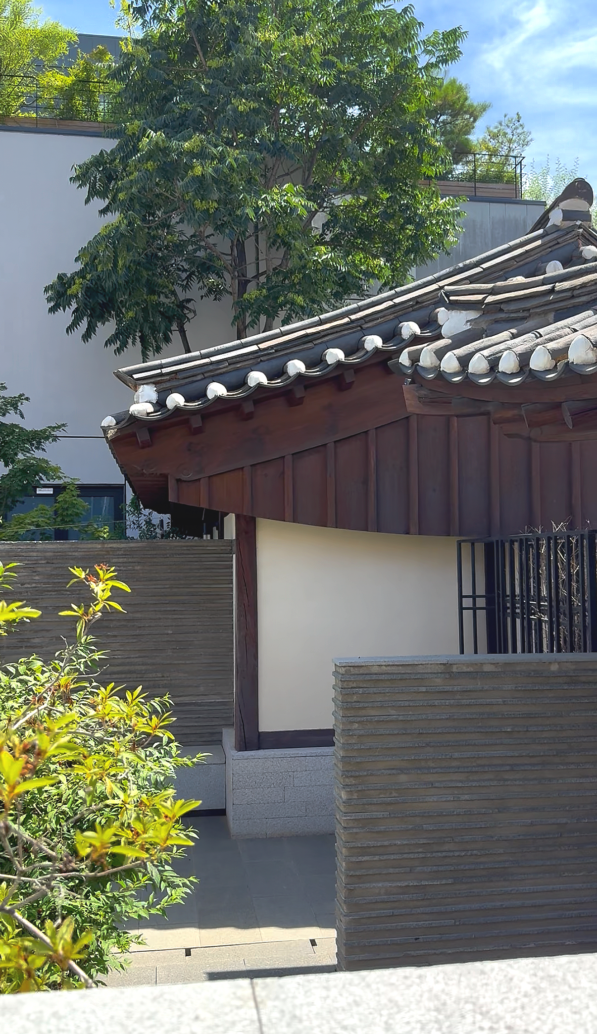 Samcheong-dong art route in Seoul with hanok architecture and gallery streets