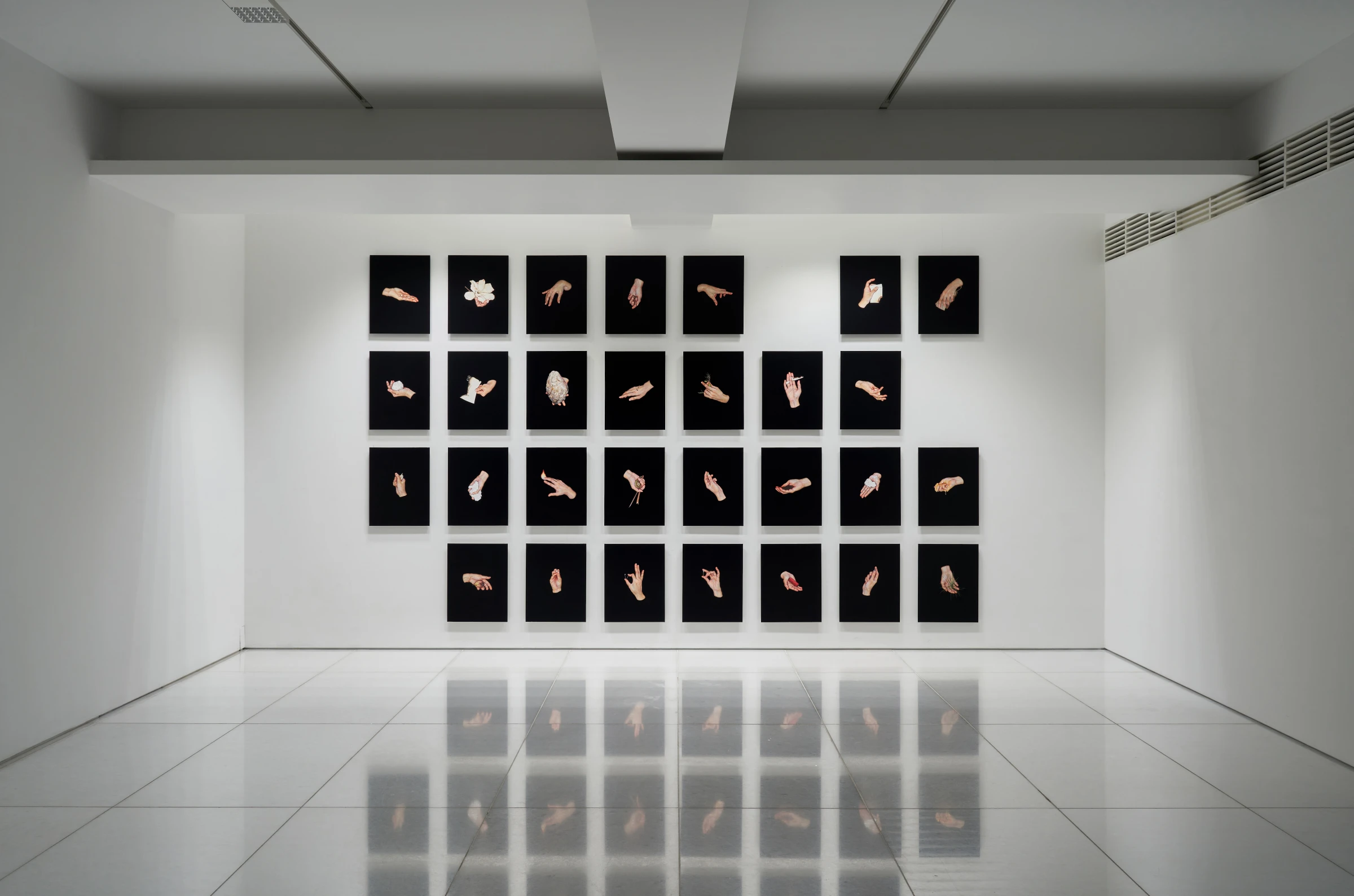 Lee Jinju “Discontinuous Continuity” shaped canvas exhibition | Tasty Morsels Art