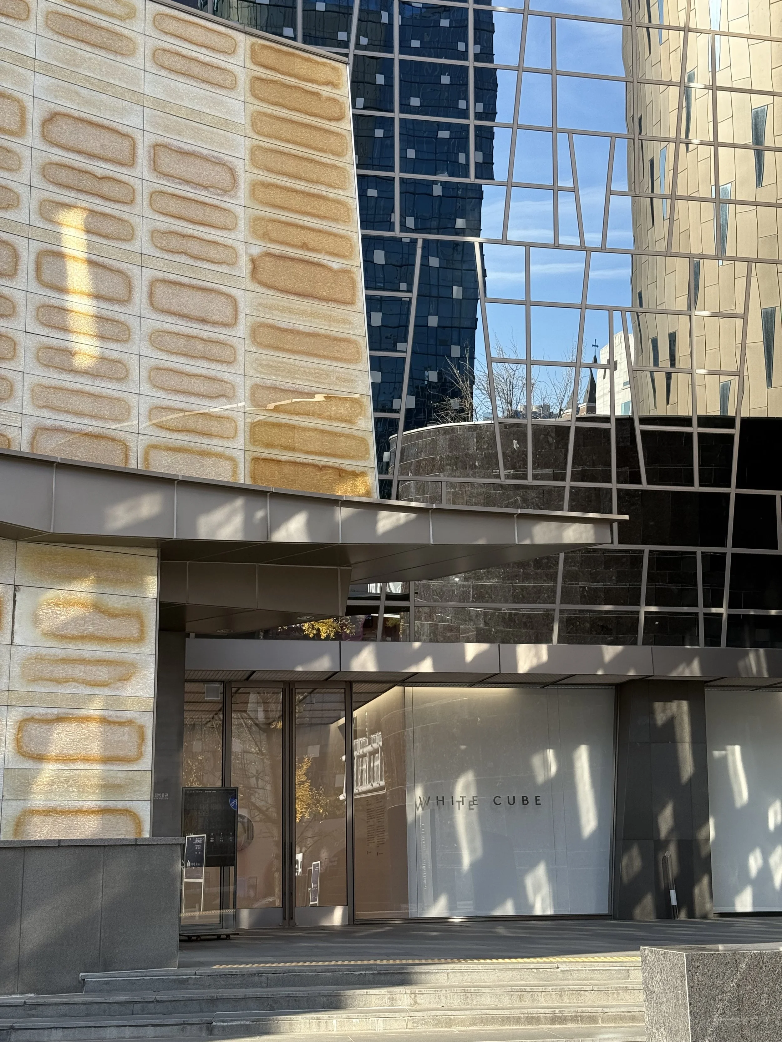 Gangnam Cheongdam gallery route in Seoul with contemporary art spaces