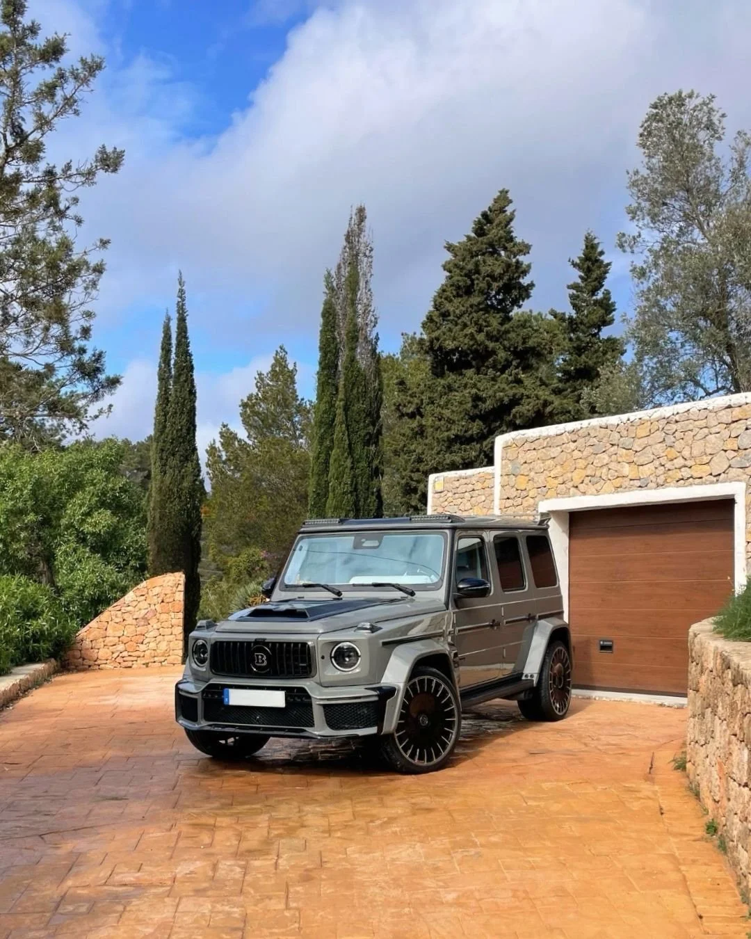 🇬🇧 BRABUS 800, BASED ON THE NEW G63 AMG, DELIVERED ON IBIZA. A very special and unique car on the island, featuring a full BRABUS Widestar conversion and handcrafted interior. This project was fully managed by Isla Cars Ibiza, including sourcing, d
