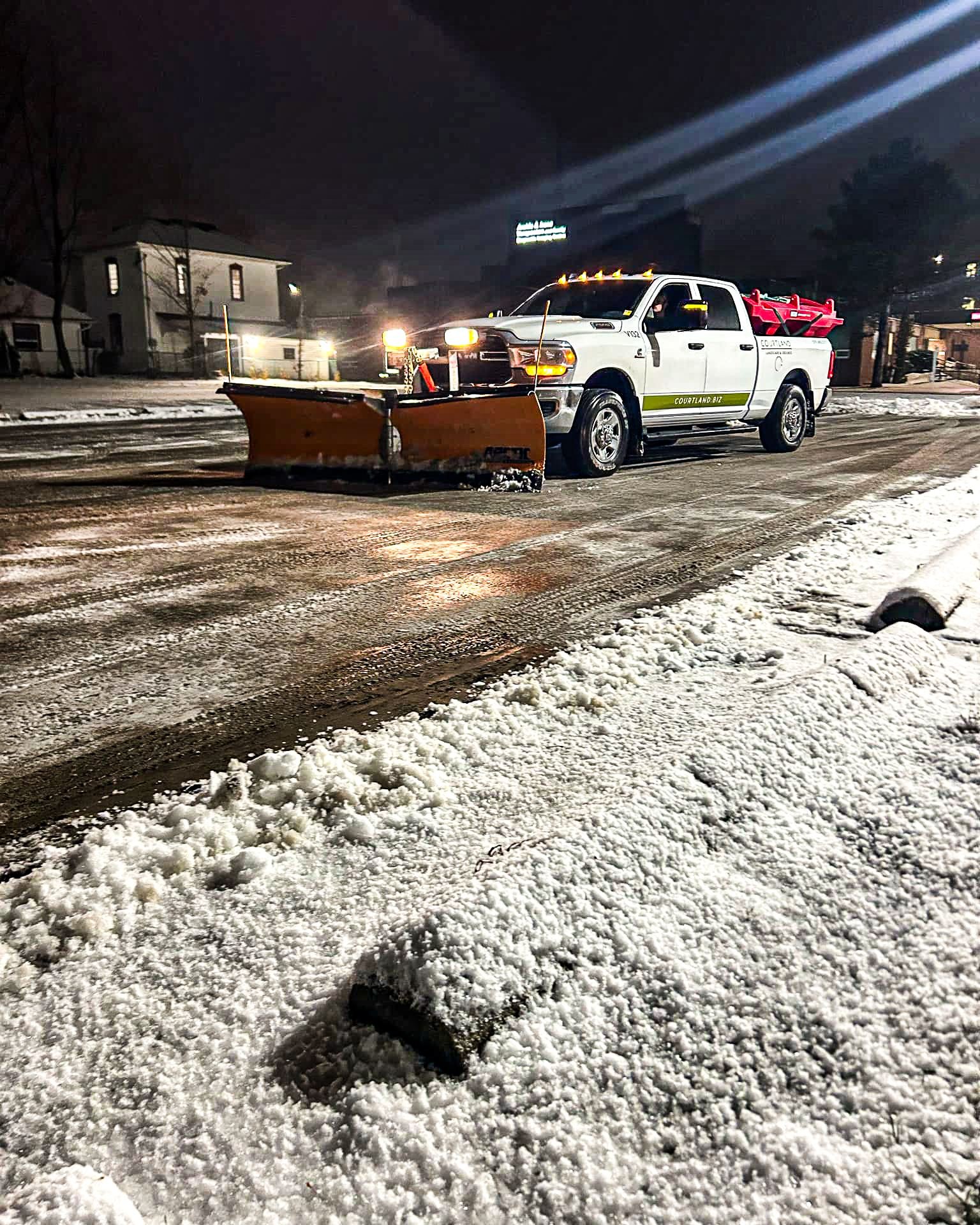The joys of a night in white season. ❄️

While most people are asleep, we&rsquo;re out keeping lots clear and safe.

#CourtlandLandscape #SnowCrew #NightShift #WinterWork