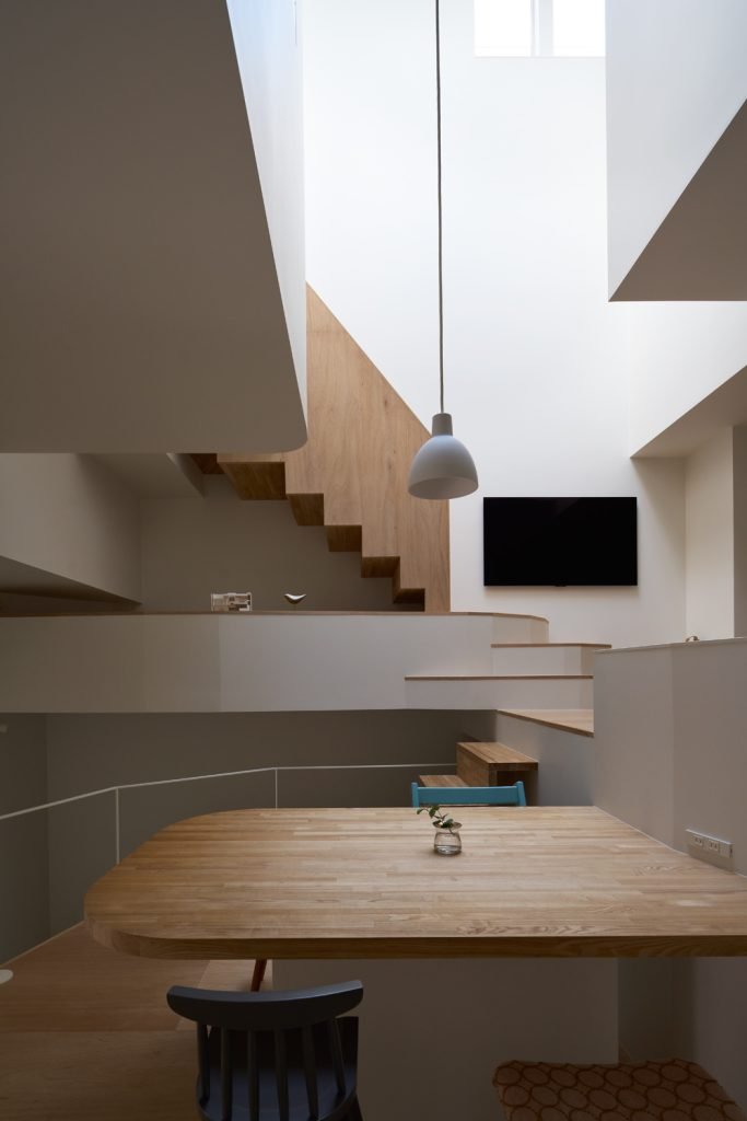 Open concept stairwell with layered design (Copy)
