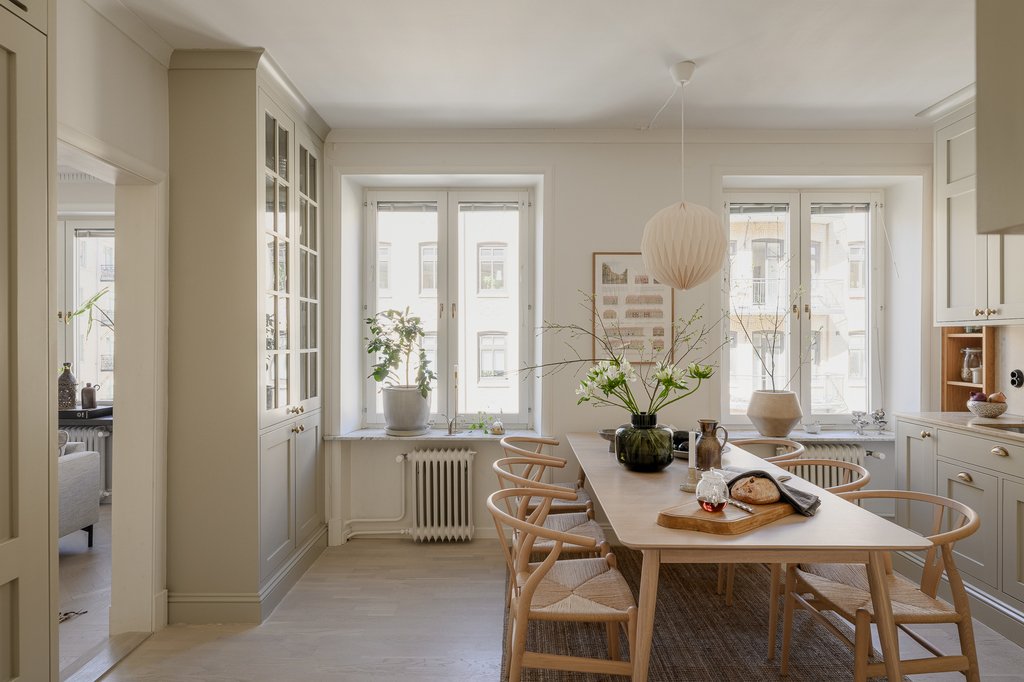 Light-Filled Scandinavian Kitchen and Dining Room with Natural Accents