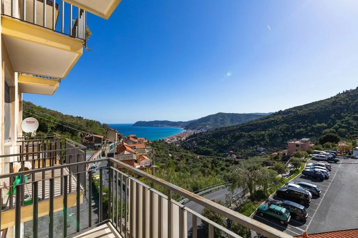 Spacious Apartment with Sea View, Borgo di Solva, Alassio, Italy, €320,000