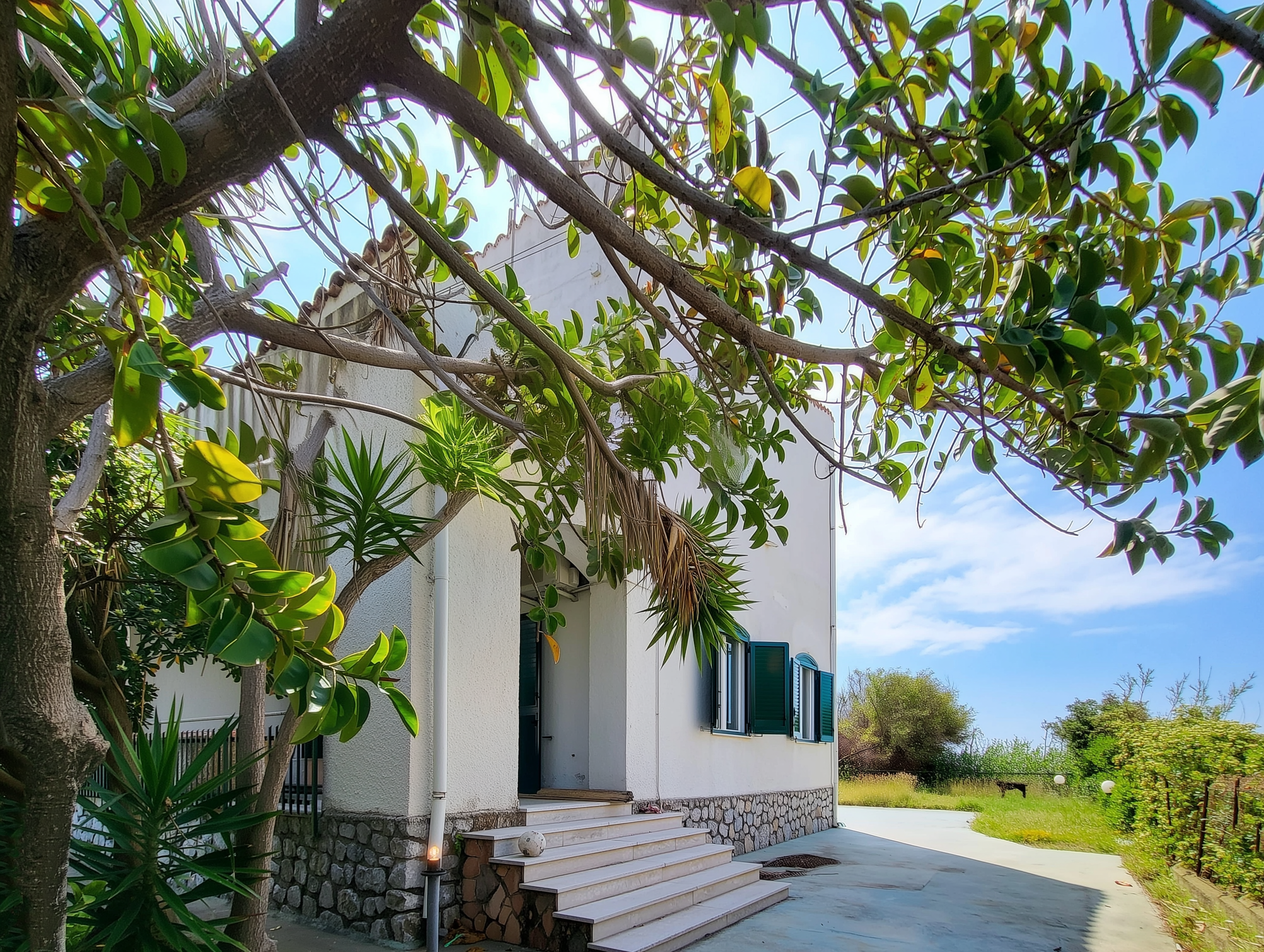 Detached Villa by the Seafront, Calabria, Italy €450,000