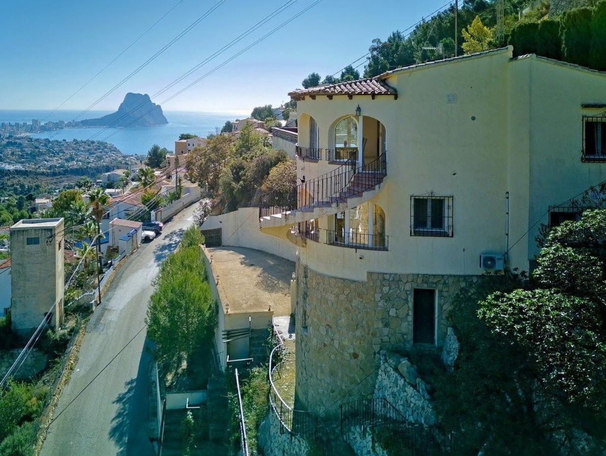 Villa with Pool and Panoramic Views Valencia, Spain, €478,000