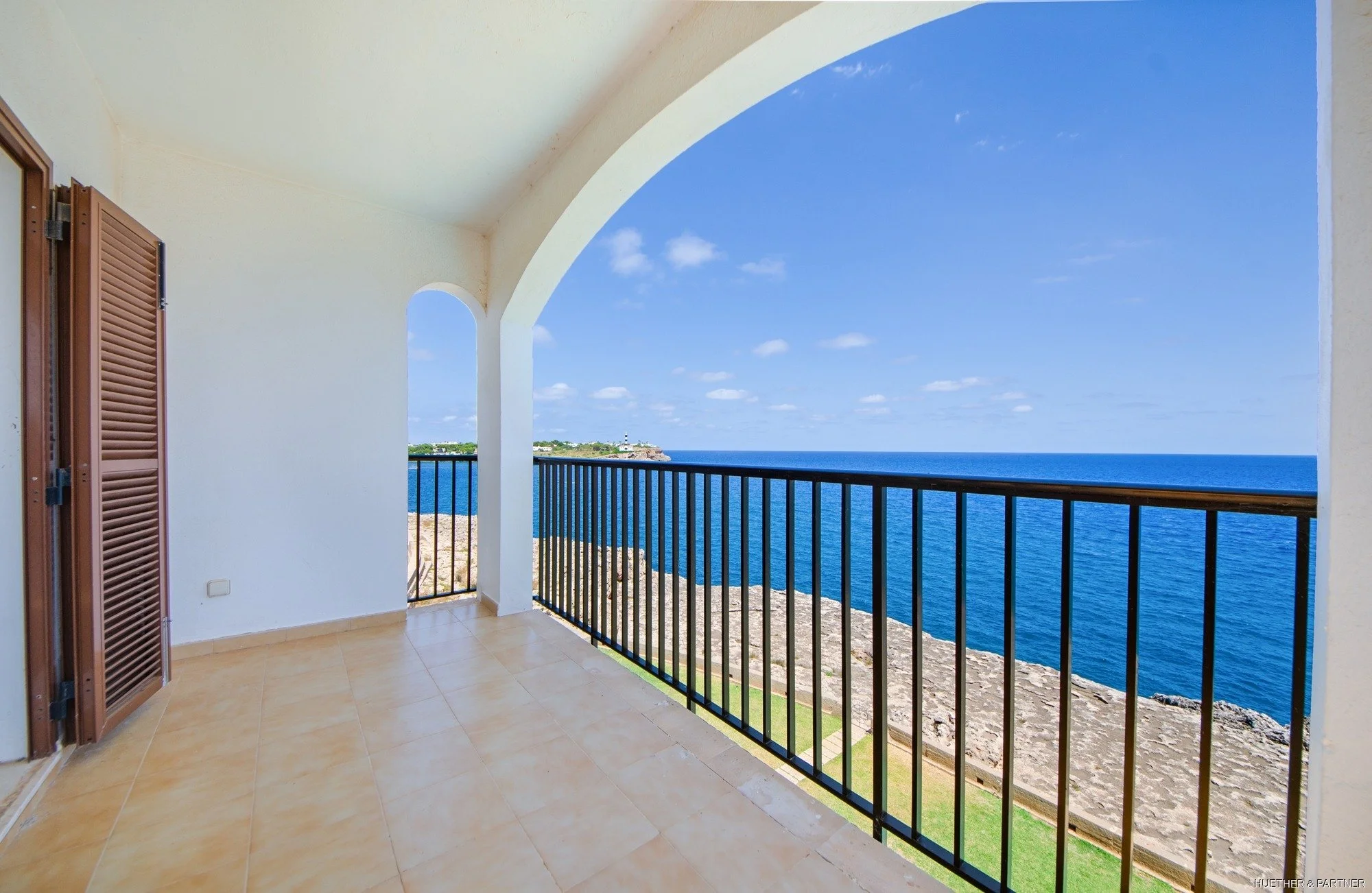 Third Floor Apartment with Unobstructed Sea Views €480,000