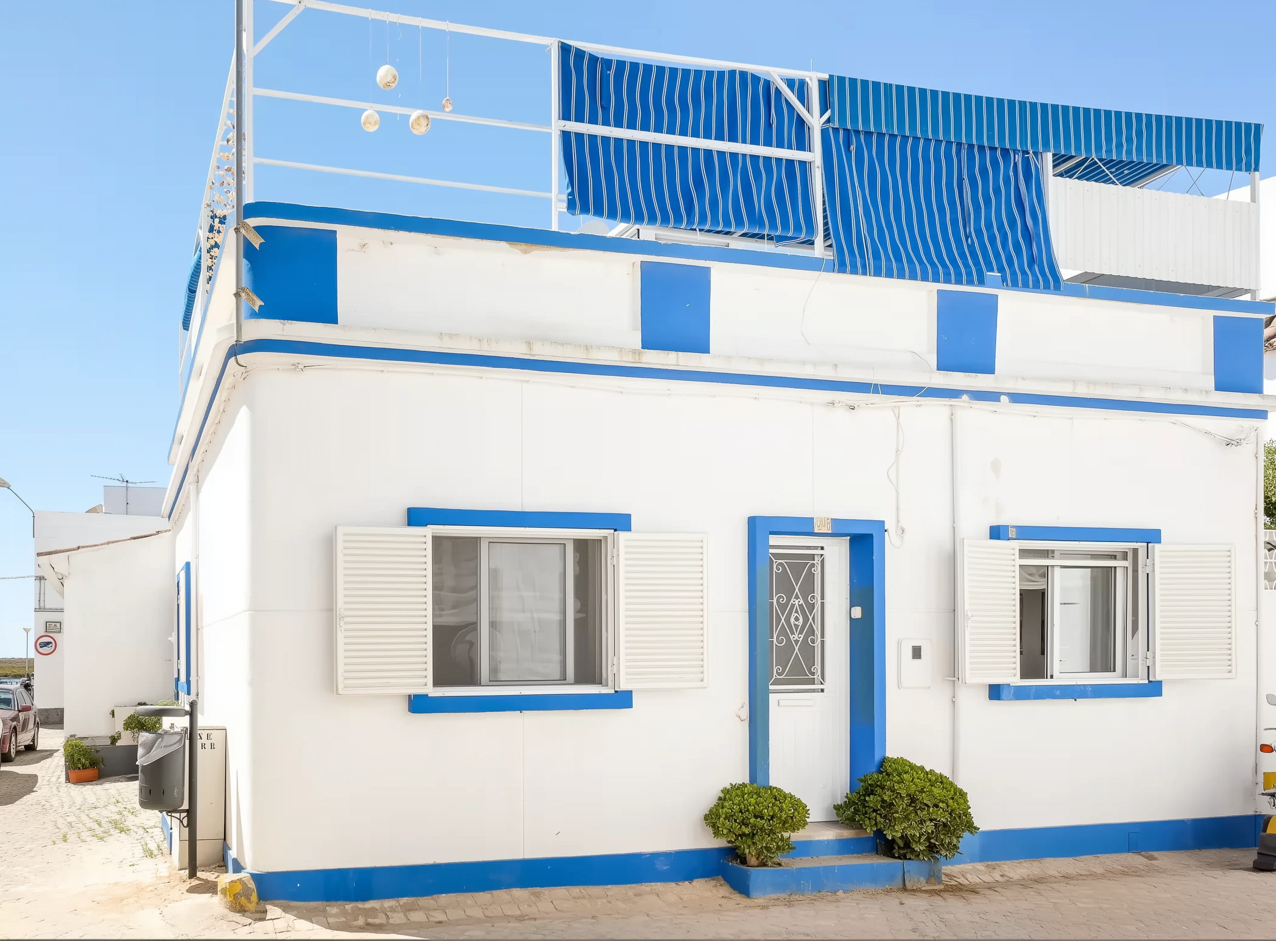 Renovated Townhouse with Dual-Income Potential, Santa Luzia, Algarve €375,000