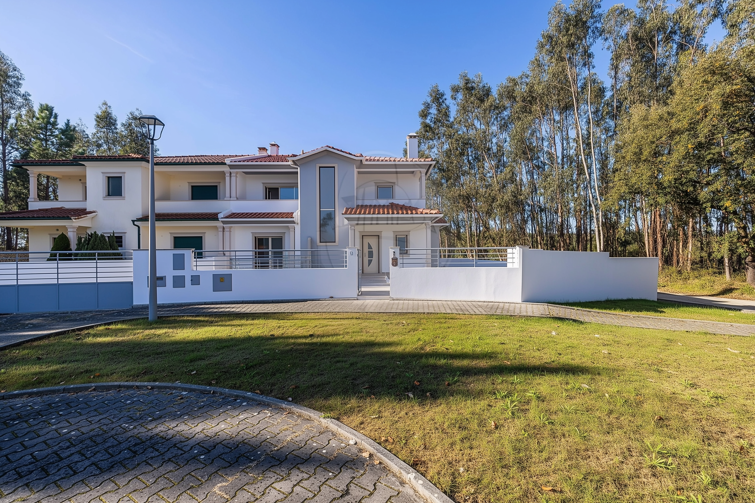 4-Bed Modern House with 3+ Parking Spaces, Leiria, Portugal €589,000