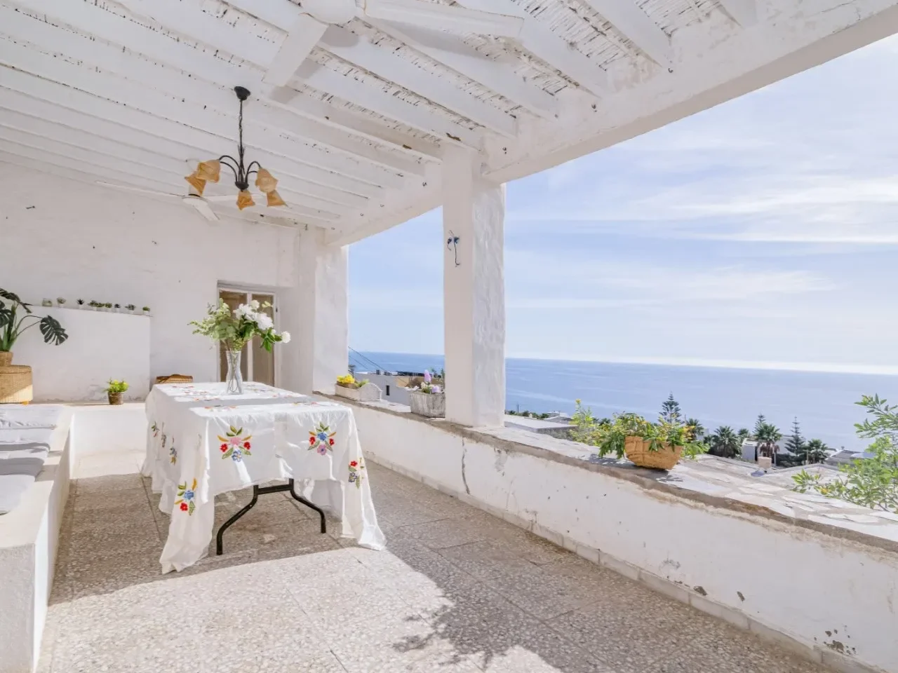 6-Bed Two-Dwelling House with 27 m² Sea-View Porch and Beach Access, La Alcazaba, Spain €165,000