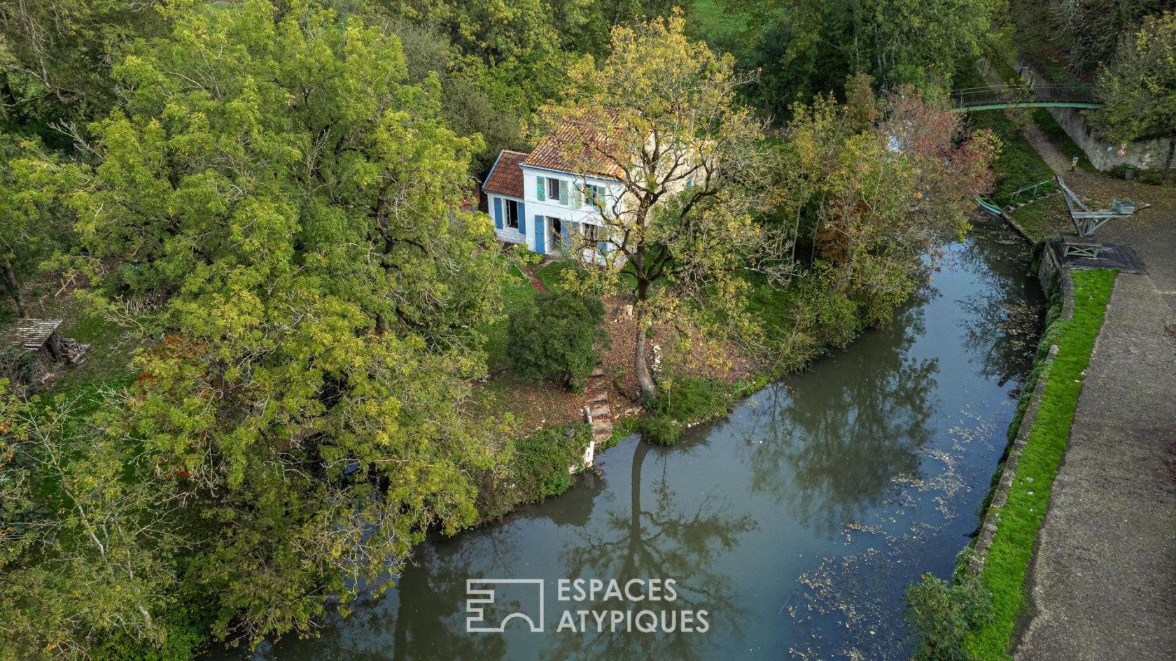 3-Bed Stone Island House Accessible Only by Boat, Arcais, France, €195,000