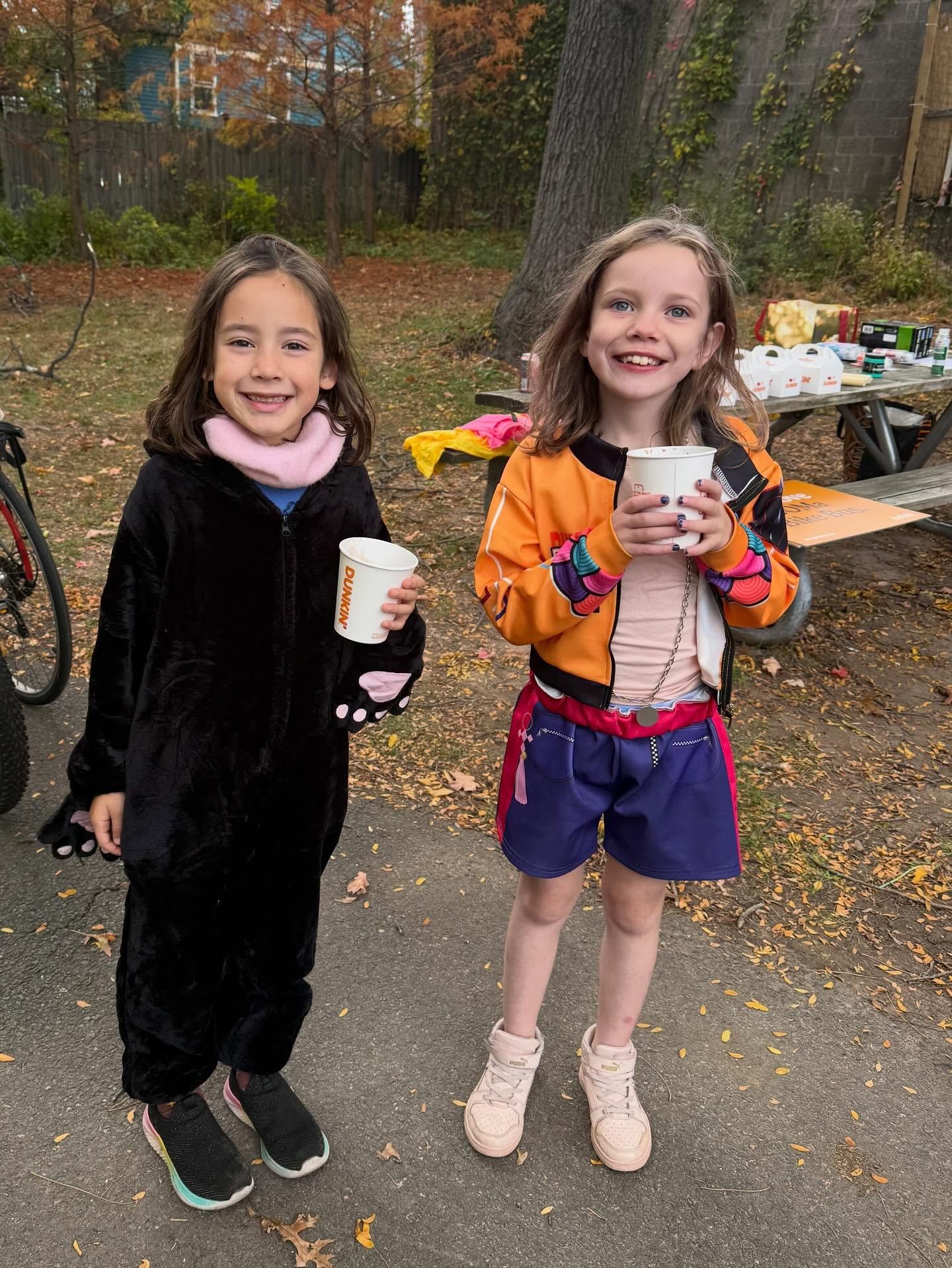 Our 2nd annual Halloween Bike Bus social ride was so much fun! We had over a hundred bike bussers haunting the streets of Maplewood with us on this gorgeous October afternoon. We rode by quite a few super spooky @mapsoscary houses! Be sure to check t