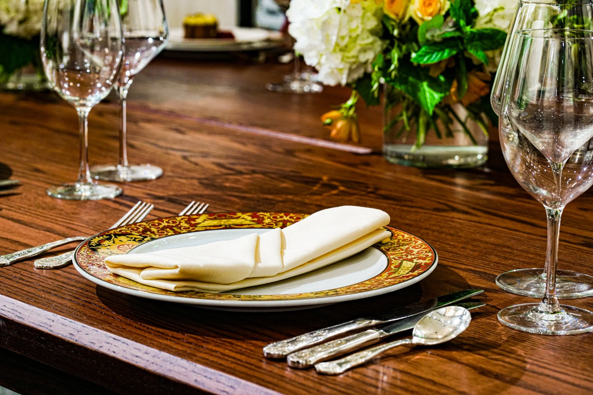 The Founding Table | HOTEL DU PONT