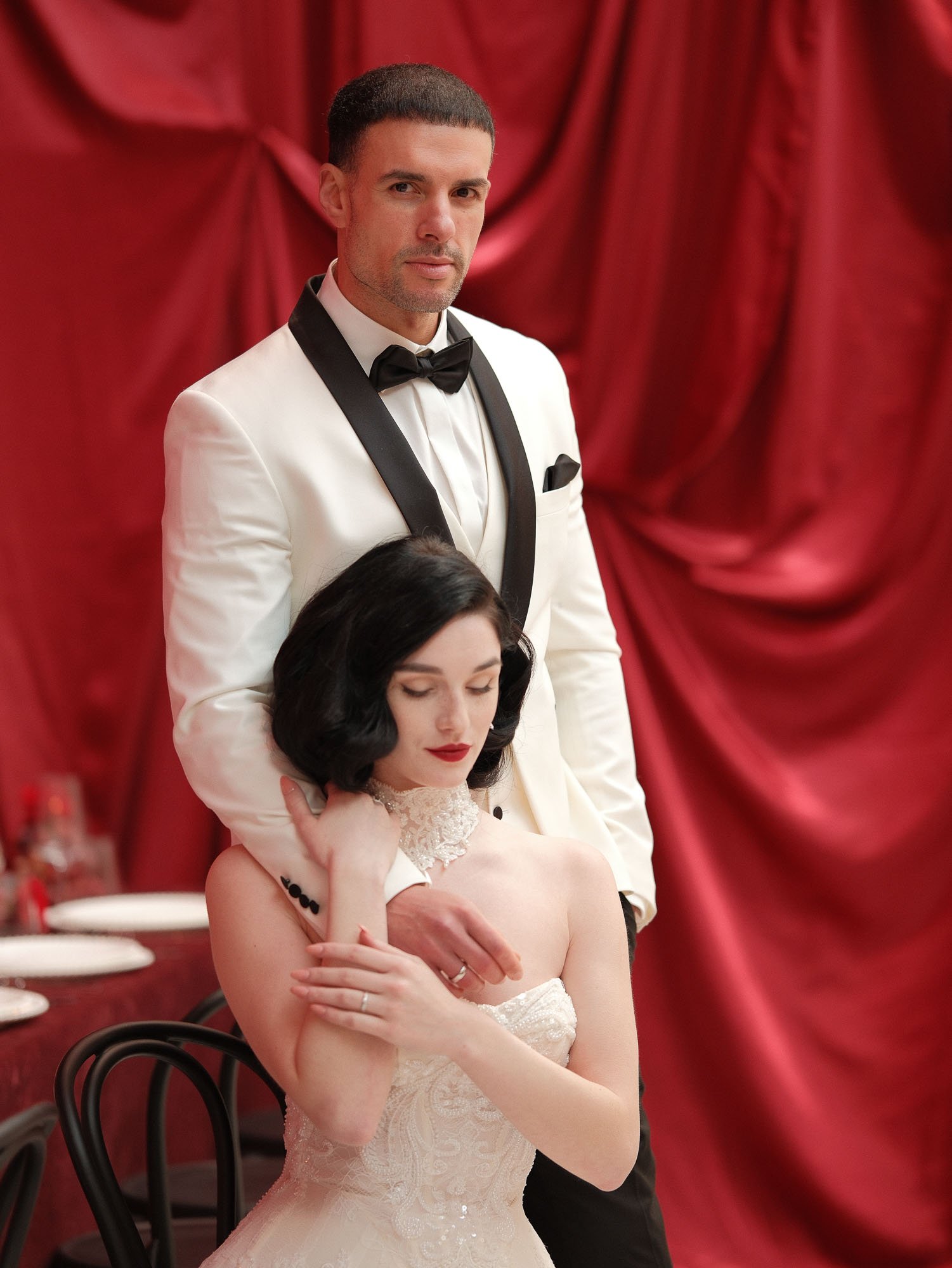 Hochzeitsfotografie Luxus Smoking Brautkleid Bräutigam.jpg