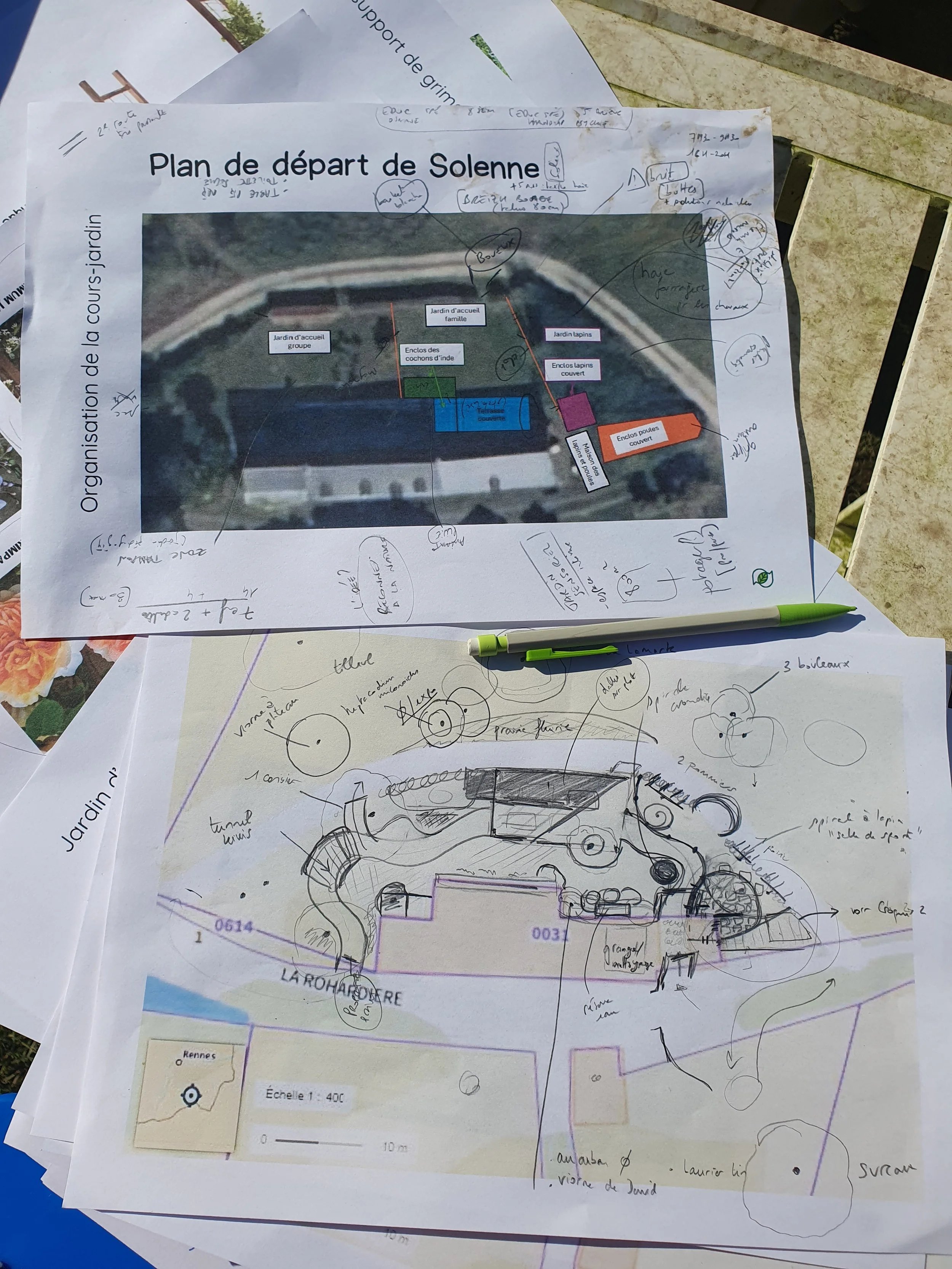Photo d'un croquis à main levée lors d'une séance conseil de structuration de jardin chez une cliente de Papote et Dépote.