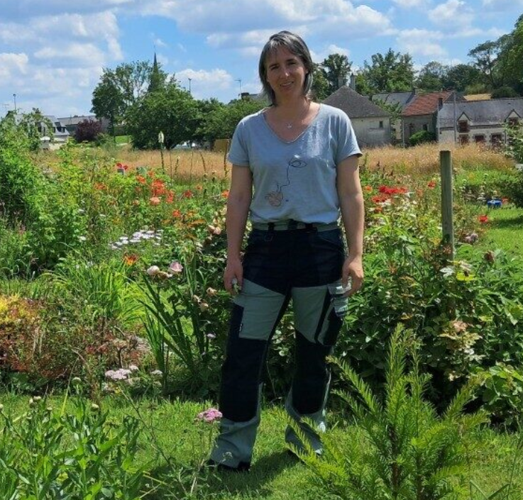 Laurène au jardin expérimental au Pertre